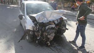 Konya'da otomobiller çarpıştı: 3 yaralı