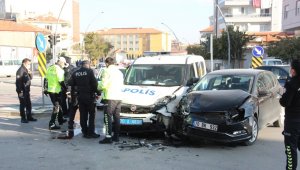 Cezaevinde isyan alarmına giden polis ekibi kaza yaptı