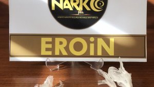 Durdurulan araçta eroin yakalandı