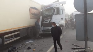 Ereğli'de sis nedeniyle 10'dan fazla araç birbirine girdi: 2 yaralı