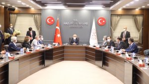 Hazine ve Maliye Bakanı Elvan göreve başladı