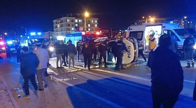 Konya'da minibüsle polis otosu çarpıştı: 2 yaralı