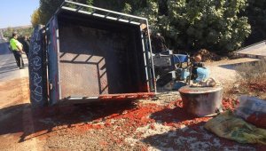 Mut'da taktak motoru devrildi: 4 yaralı