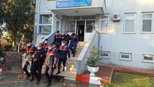 Adana ve Mersin'de terör operasyonu: 5 gözaltı