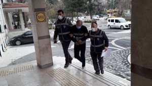 Akşehir'de 434 şişe kaçak içki ele geçirildi