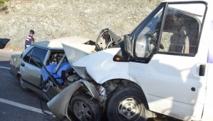 Antalya'da feci kaza: 2 ölü, 1 yaralı