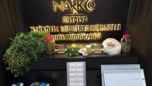Evde uyuşturucu imalatına suçüstü
