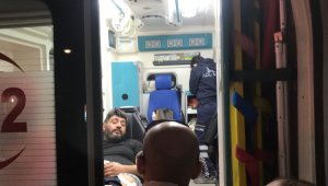 Hayatını kurtarmaya gelen 112 görevlisine kafa attı