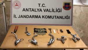Hırsızlık zanlısı suçüstü yakalandı