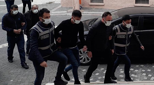 Konya'da maske dolandırıcıları polisten kaçamadı