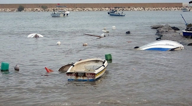 Mersin'de balıkçıların fırtına nöbeti