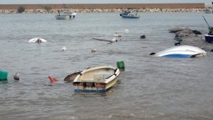 Mersin'de balıkçıların fırtına nöbeti