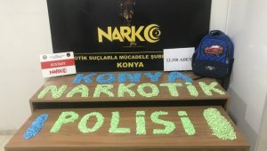 Okul çantasında uyuşturucu satışı polise yakalandı