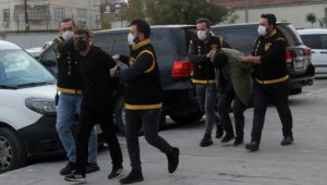 Otomobil çalıp kaçan iki saldırgan tutuklandı