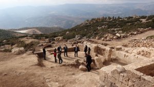 Rektör Akgül, Ermenek'te devam eden arkeolojik kazıları yerinde inceledi