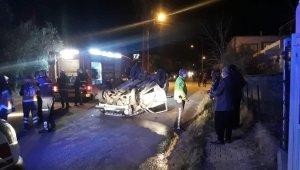 Adana'da Ehliyetsiz sürücü araçla takla attı