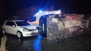 Aksaray'da 3 aracın karıştığı kazada 2 kişi yaralandı