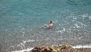 Antalya'da deniz suyu, hava sıcaklığının iki katına çıktı