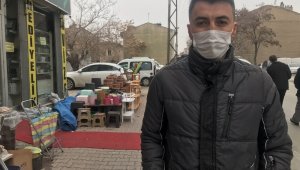 Bekçilerin takdir toplayan davranışı güvenlik kamerasına yansıdı