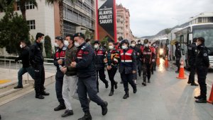Çökertilen uyuşturucu çetesi şüphelileri adliyede