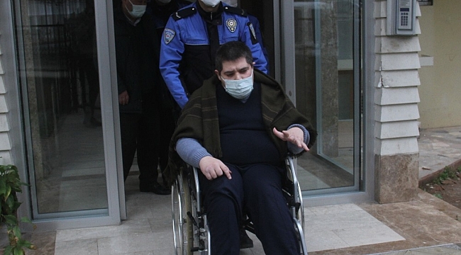 Evden dışarı çıkamayan engelli çocuğu polis gezdirdi