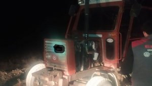 Far avı yapan avcılar traktörlerinden oldu