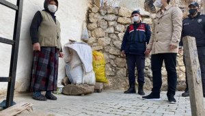 Kaymakam Çelik, kısıtlama günlerinde yaşlıları ve engelli vatandaşları unutmadı