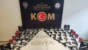 Konya'da araçtan 73 adet tabanca çıktı