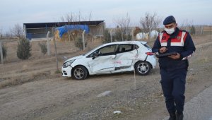 Konya'da kamyon ile otomobil çarpıştı: 3 yaralı