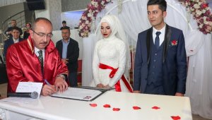 Meram'da 2 bin 341 çift mutluluğa 'evet' dedi