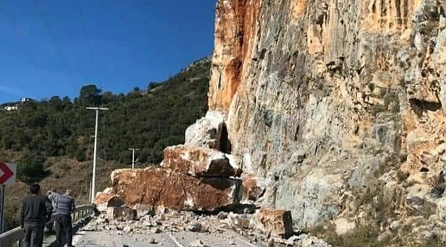 Mersin-Antalya yolu heyelan nedeniyle ulaşıma kapandı