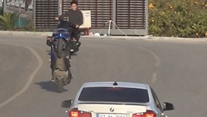 Motosikletli grubun trafikte ölüme davetiye çıkardığı anlar cezasız kalmadı