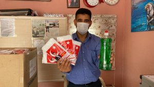 Muhtarlık maaşıyla mahalleye maske ve deterjan dağıttı