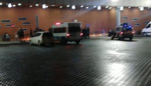 Otobüs terminalinde bıçaklı kavga: 1 yaralı