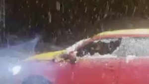 Otomobilleriyle kara saplanıp mahsur kalan 8 kişi kurtarıldı