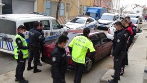 Polisin 'dur' ihtarına uymayan sürücü aracını bırakıp kaçtı