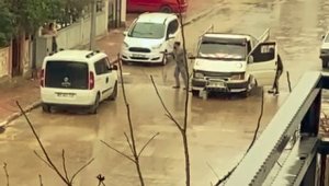 Silah tutukluk yapınca taşlarla saldırdılar: 1 yaralı