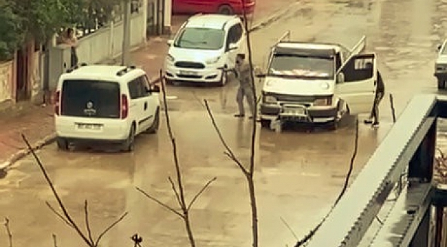 Silah tutukluk yapınca taşlarla saldırdılar: 1 yaralı