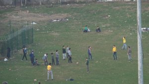 Sokağa çıkma kısıtlamasında piknik yaptılar, polisi görünce kaçtılar