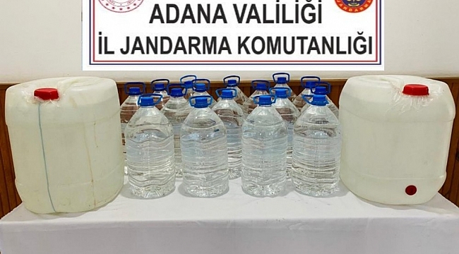 Su bidonlarıyla kaçak içki sevkiyatı jandarmaya takıldı