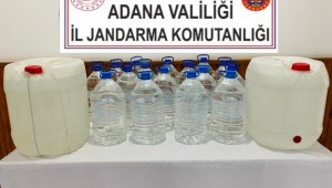 Su bidonlarıyla kaçak içki sevkiyatı jandarmaya takıldı