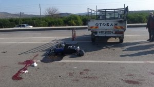 Ticari araçla çarpışan motosikletin sürücüsü hayatını kaybetti