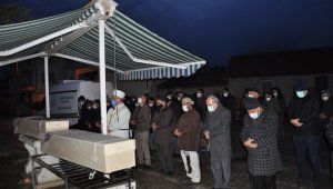 Yangında ölen hemşire anne ve kızına acı veda