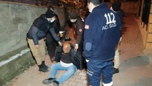 280 promil alkollü adam buzda kayıp beton zemine düşerek ağır yaralandı