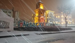 Aksaray'da kar yağışı etkisini sürdürüyor