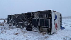 Aksaray'da yolcu otobüsü devrildi: 23 yaralı