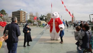 Antalya, Büyükşehir Belediyesinin 'Sevgi' etkinliğiyle renklendi