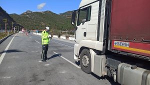 Antalya karayollarında trafik havadan denetlendi
