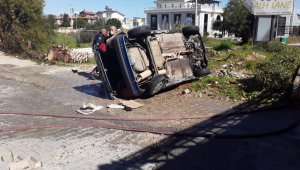Antalya'da kaza yapan otomobil önce devrildi, sonra alev aldı
