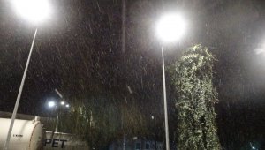 Antalya'ya 5 yıl aradan sonra kar yağdı